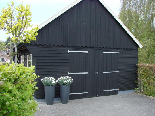 Matte zwarte verf | Houten huis, schutting, kozijnen, meubels |