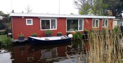 Woonboot schilderen Zweeds rood