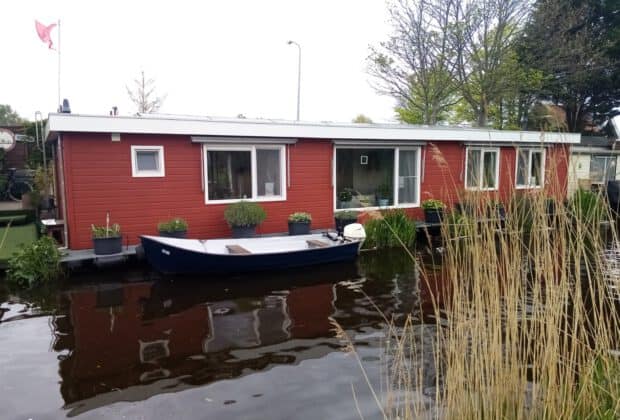 Woonboot schilderen Zweeds rood