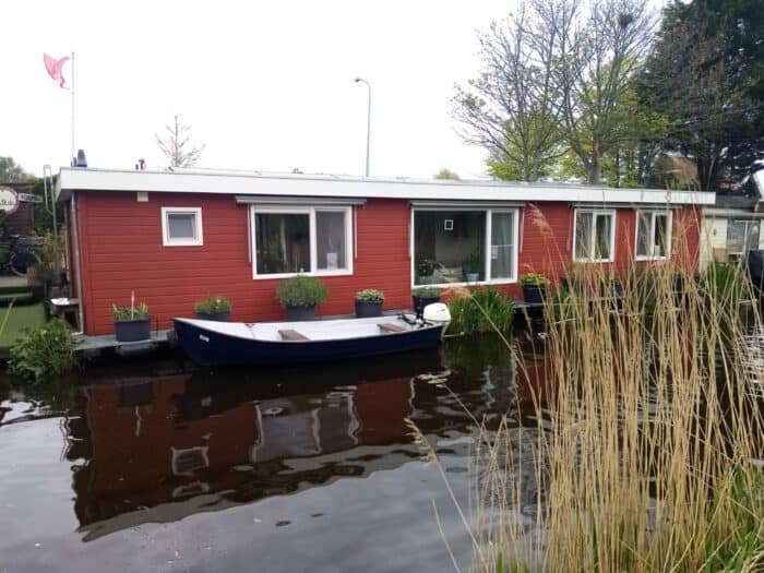 Woonboot schilderen Zweeds rood