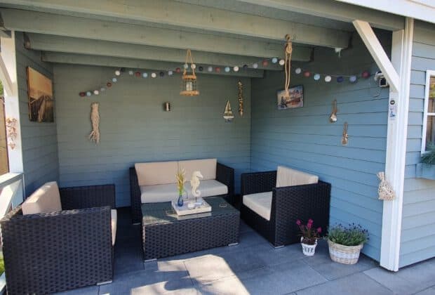 Strandhuis in zweeds blauw de zonnegeer