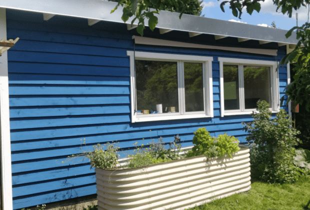 Tuinhuis in sommer bla Zomerblauw