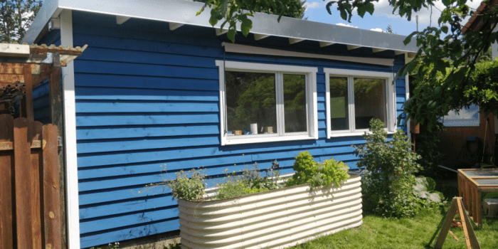 Tuinhuis in sommer bla Zomerblauw
