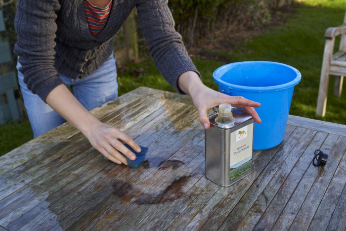 Hout schoonmaken met lijnoliezeep verfreiniger