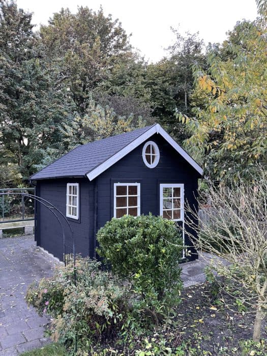 matzwart verven tuinhuisje