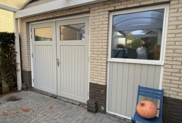 houten garagedeur verven