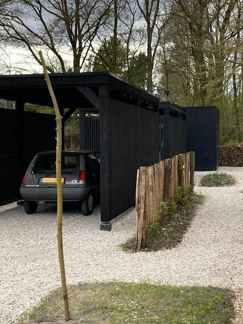 Carport zwart verven