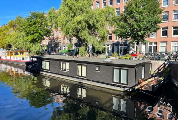 Woonboot zwart