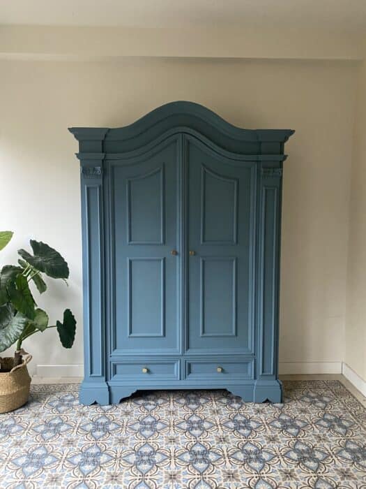 kast blauw verven