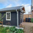 Tuinhuis zwart verven