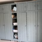 grenen kledingkast verven
