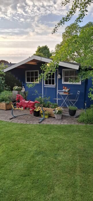 Tuinschuurtje blauw verven
