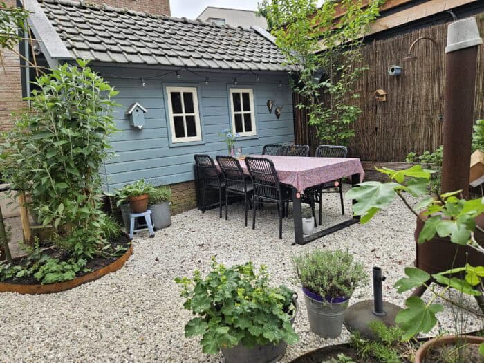 tuinhuis blauw verven
