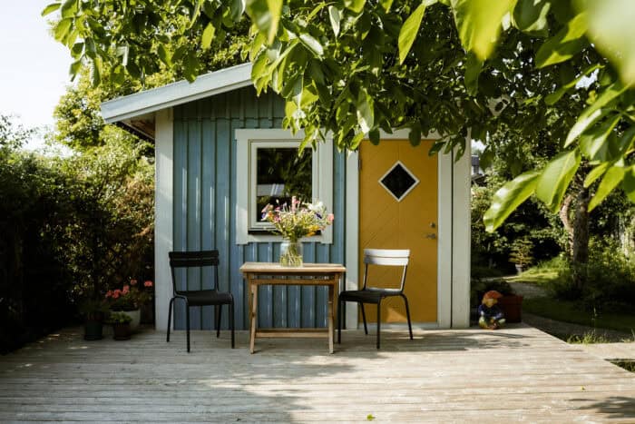 Tuinhuis in Zweedse verf van Moose Farg