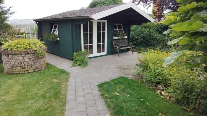 Donkergroen Zweeds tuinhuis