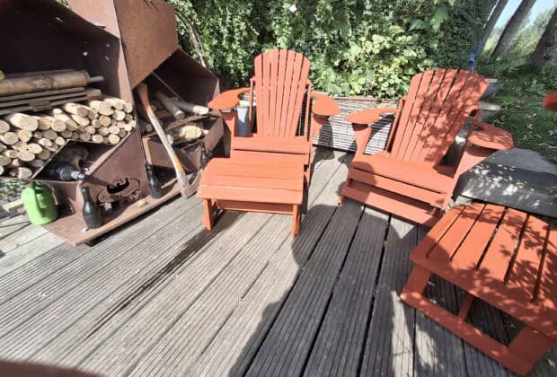 tuinmeubels rood beitsen