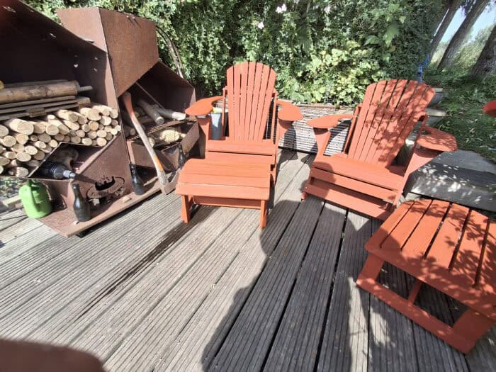 tuinmeubels rood beitsen